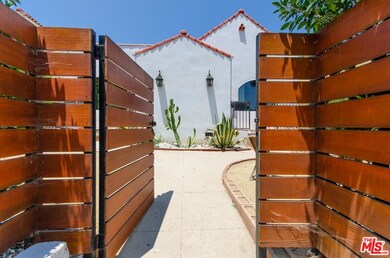 1837 S Highland Ave unit 2, Los Angeles, CA 90019 - photo 2