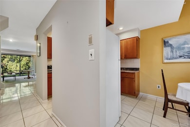 22 Balsam Ct, Wantagh, NY 11793 - photo 2