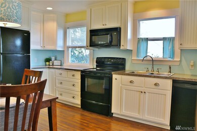 915 E Grover St, Lynden, WA 98264 - photo 2