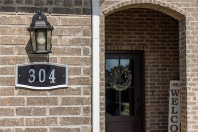 304 W Tyler Rd welcomes you!