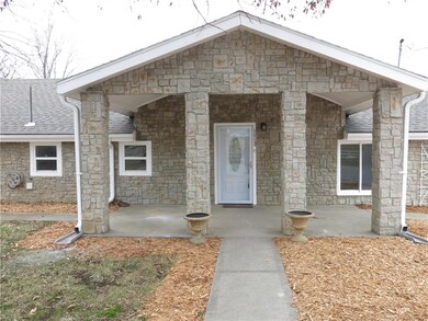 1512 N Kurzweil Rd, Raymore, MO 64083 - photo 3