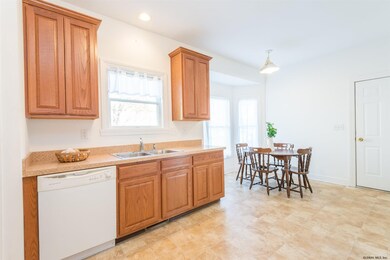 47 Rockrose Dr, East Greenbush, NY 12061 - photo 5