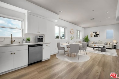 4701 Saturn St unit 3/4, Los Angeles, CA 90019 - photo 2