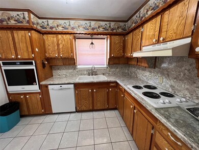 7824 Maplewood Ave, North Richland Hills, TX 76180 - photo 3