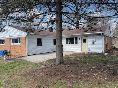 38330 Newcastle St, Clinton Township, MI 48036 - photo 2