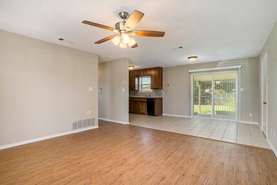 826 Meadowlark Cir, Granbury, TX 76049 - photo 6