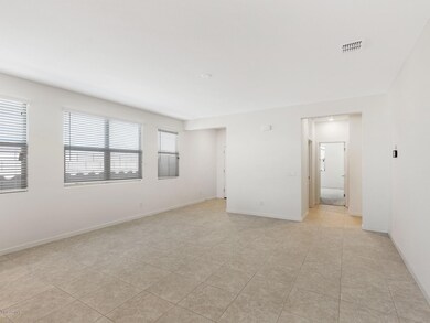 004_Living Room