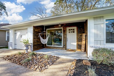 2322 Saxon Dr, Houston, TX 77018 - photo 2