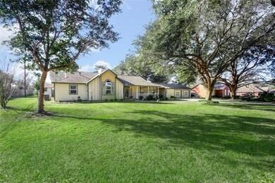 18803 Meadow Ln, Tomball, TX 77377 - photo 2