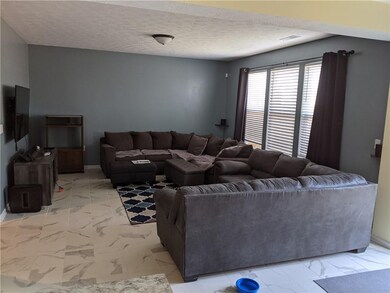 2288 Shadow Bend Dr, Columbus, IN 47201 - photo 3