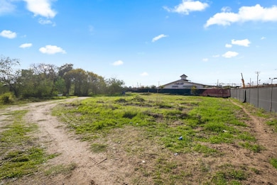 132 Pecos Ave, Modesto, CA 95351 - photo 2