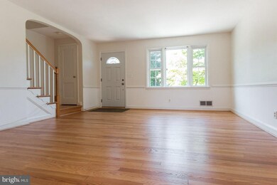 5517 Medwick Garth S, Catonsville, MD 21228 - photo 3