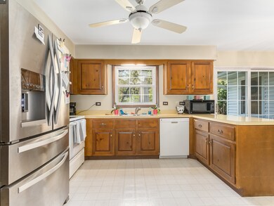 56 Finch Ct, Naperville, IL 60565 - photo 7