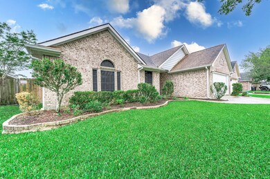 2888 Community Dr, Alvin, TX 77511 - photo 3