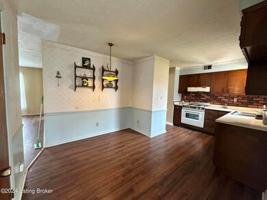 8903 Lantana Dr, Louisville, KY 40229 - photo 6