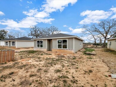 726 N Sanders St, Nacogdoches, TX 75964 - photo 4