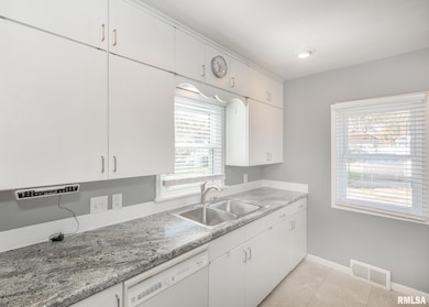 1605 34th St, Moline, IL 61265 - photo 5