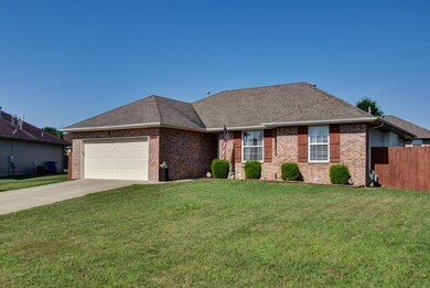 733 S Hickory Ln-3
