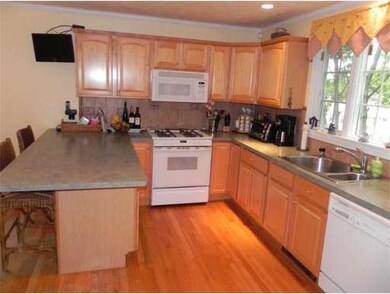 657 Trapelo Rd, Waltham, MA 02452 - photo 3