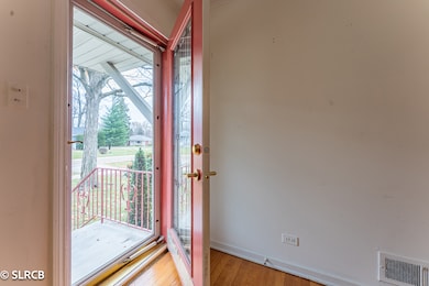 266 Columbia Ave, Des Plaines, IL 60016 - photo 2