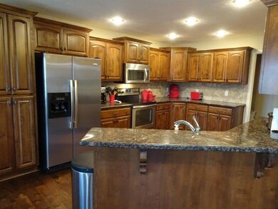 809 E Roubidoux St, Nixa, MO 65714 - photo 3