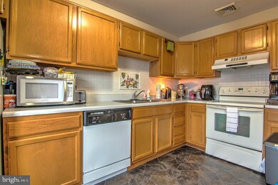 217 Bartlett St, Reading, PA 19611 - photo 5