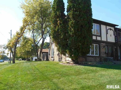 4604 Warren St unit 1, Davenport, IA 52806 - photo 2