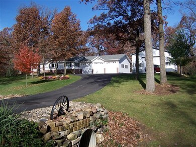 4200 Schneider Dr, Oregon, WI 53575 - photo 2