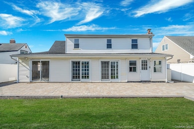 37 Chickadee Ln, Levittown, NY 11756 - photo 4