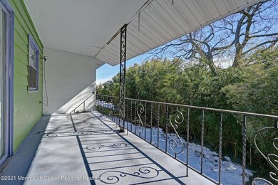 06-Balcony