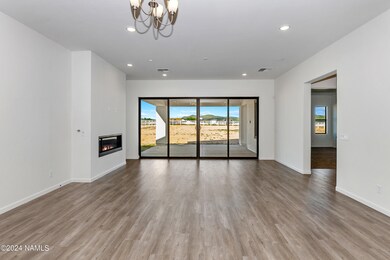 004_Living Room