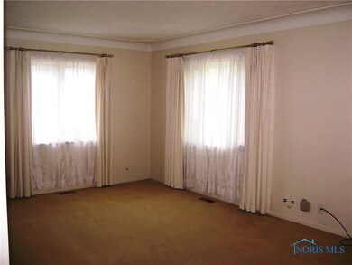 Living Room with cove ceilings