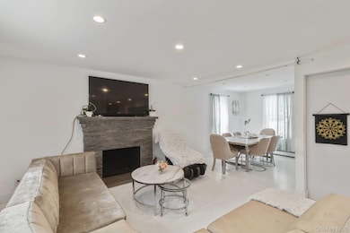 618 Corwin St, Riverhead, NY 11901 - photo 3