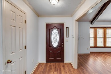 2105 Pinehaven Int-1