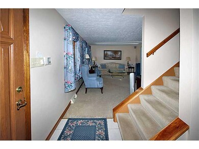 Entry/Foyer.