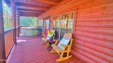 ENTERTAINMENT DECK