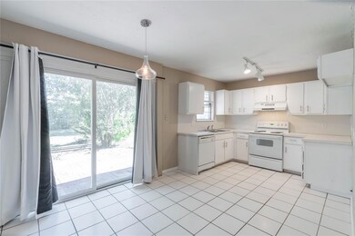 620 N Ramblin Oaks Dr, Moore, OK 73160 - photo 7