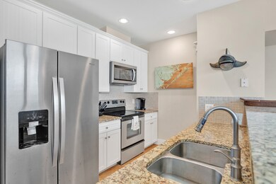 Modern Kitchen: Featuring stainless-steel applianc