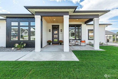 834 N Newport Loop, East Wenatchee, WA 98802 - photo 3