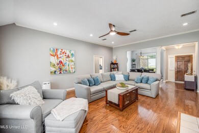 394 Pinewood Lane-17