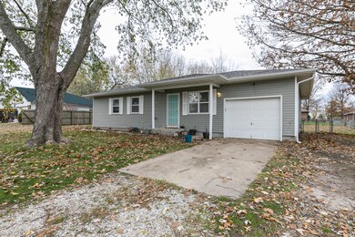 1923 S Village Ln, Bolivar, MO 65613 - photo 2