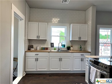 1214 N Milam St, Seguin, TX 78155 - photo 4