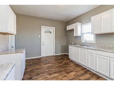 912 E 25th Ct, Des Moines, IA 50317 - photo 6