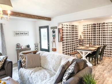 Living Room/Dining