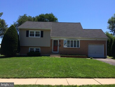 213 Keats Dr, Reading, PA 19608 - photo 2