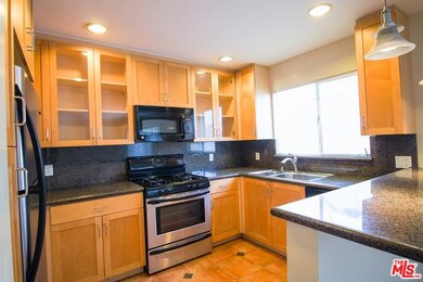 435 S Palm Dr unit 8, Beverly Hills, CA 90212 - photo 3