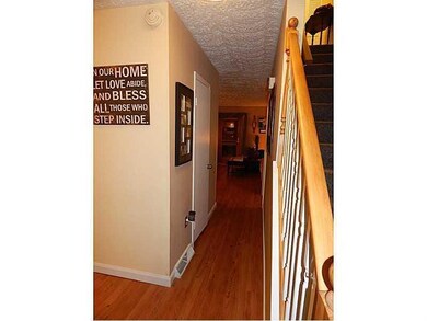 Entry/Foyer. Pergo flooring is throughout the foye