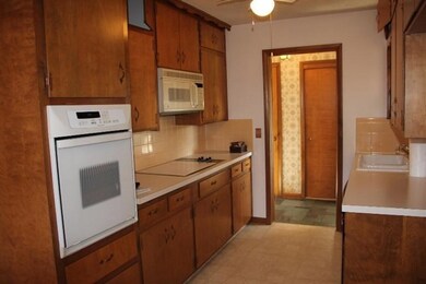 1112 S Monroe St, Hugoton, KS 67951 - photo 7