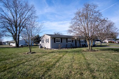 185 Hillcrest Dr, Circleville, OH 43113 - photo 2