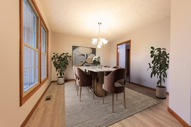 2288 Broadmoor Ln, Columbus, IN 47203 - photo 5